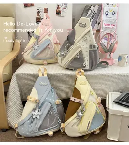 Japanischer Stil süßer Farbblock dreieckiger Sling Rucksack für Mädchen Ita Bag Detail.