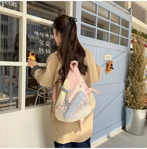 Schicke Harajuku Patchwork Dreieck Canvas Brusttasche für den täglichen Weg.