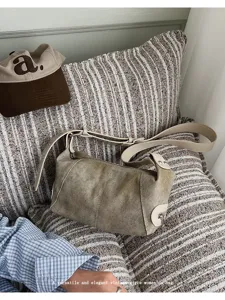 Vintage canvas shoulder bag, casual retro style daily purse with adjustable strap and zip.