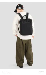 Zaino nero minimalista ed elegante per lavoro quotidiano, grande borsa per computer portatile.