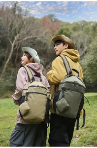 Sac à dos d'extérieur de style Harajuku japonais avec motif à carreaux et petite poche.