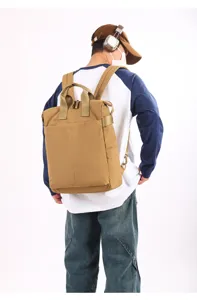 Zaino monocolore elegante con grande capacita per il tragitto quotidiano e la scuola.