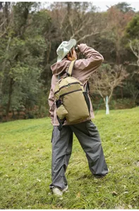 Vue détaillée du sac à dos de loisirs extérieur style japonais, grand modèle voyage.