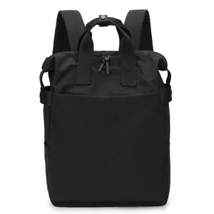 Zaino casual nero vista di dettaglio, grande capacità per commuting quotidiano.