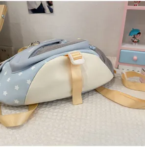 Japanischer süßer Farbkombinations-Rucksack mit Sternenmuster und verstellbaren Trägern.