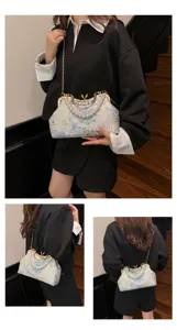 Sac de soirée chaîne à fermoir baiser brodé de style chinois avec poignée perle.