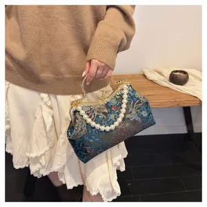 Sac de soirée brodé style chinois avec chaîne détail, design élégant perle poignée.