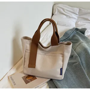 Vista di dettaglio della borsa shopper in tela casual in stile lifestyle quotidiano con manici.
