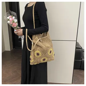 Sac cabas chic au crochet avec tournesol pour femme, sac porté épaule élégant plage.