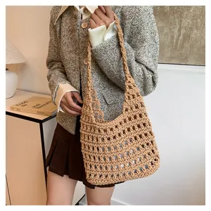 Borsa a spalla hobo traforata in maglia, borsa tote marrone casual da donna per uso quotidiano.