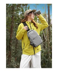 Bolso de pecho informal a cuadros de nylon para hombre y mujer, ideal para viajes al aire libre.