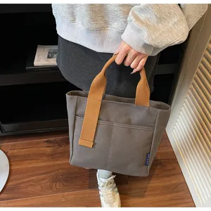 Borsa a mano in tela minimalista casual da donna, elegante shopper con manici marroni e tasca.
