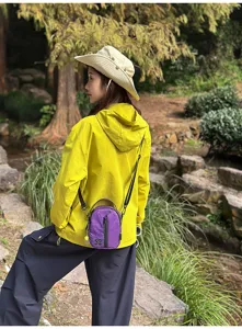 Mini plaid crossbody bag detail, perfect for outdoor travel, commuting, and daily use.