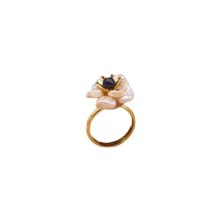 Anello regolabile con fiore di perla barocca da donna, elegante gioiello aperto placcato oro main.