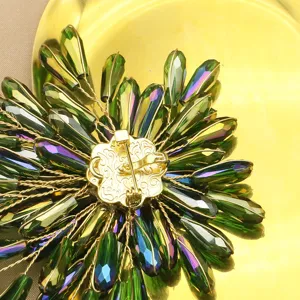 Stunning green crystal teardrop flower brooch vintage style metal pin for women elegant jewelry