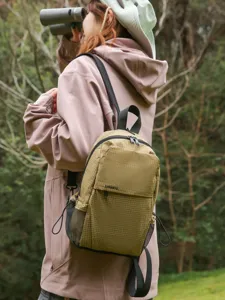 Bolso cruzado de nylon a cuadros para viajes al aire libre, duradero y elegante uso diario.