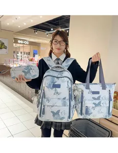 Detailansicht des blauen Schultaschen-Sets mit Schmetterlingsmotiv und geräumigen Fächern für Alltag.