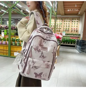 Lässiger großer Kapazität Studenten Schulrucksack mit Schmetterling Print und Spitze Anhänger.