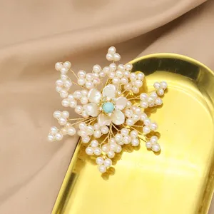 Natürliche Süßwasserperle Türkis Schneeflocke Brosche edler Barock Korsage Schmuck