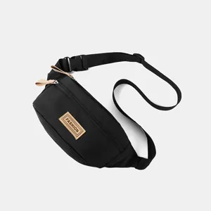 Schwarze Nylon-Gürteltasche Brusttasche mit modischem Aufnäher für Freizeitsport.
