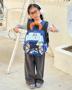 Sac à dos scolaire de maternelle coloré pour enfants de 3-6 ans, design cartoon léger.