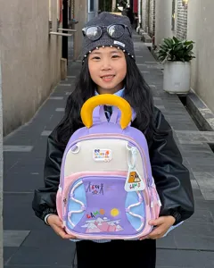 Joli petit sac à dos coloré pour filles de 3 à 6 ans, joli cartable cartoon détail.