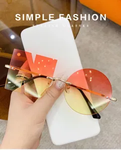 Asymmetrische rahmenlose Sonnenbrille mit Farbverlauf, einzigartiges Party Brillen Design.