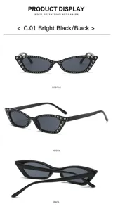 Modische schmale Katzenaugen Sonnenbrille mit funkelnden Strasssteinen und UV-Schutz in Schwarz.