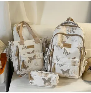 Detailansicht des ästhetischen Schmetterling Print Schulrucksack Sets mit Tasche und Mäppchen.