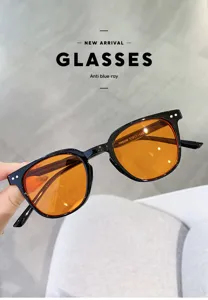 Zwarte blauwlichtfilter bril met oranje lenzen, groot rond montuur voor dagelijks gebruik.