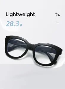 Lichte blauwlichtfilter bril met dik zwart montuur, stijlvolle grote optische brillen.