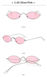 Gedetailleerd overzicht van kleine ovale metalen zonnebrillen met roze lenzen.