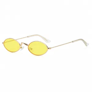 Vintage ovale zonnebril met slank gouden metalen montuur en stijlvolle gele glazen voor dames.
