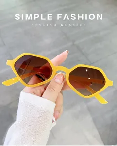 Lunettes de soleil géométriques effet jelly avec monture polygonale et verres dégradés.