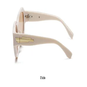 Lunettes de soleil carrées de style européen avec décor doré chic, monture crème élégante.