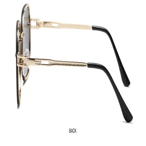 Vue de profil detaillee de lunettes de soleil polygonales a monture metallique chic.