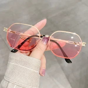 Lunettes de Soleil Carrées Sans Monture Vintage pour Femmes Verres Océan Dégradés Monture en Métal Évidé UV400 Protection Solaire Lunettes de Luxe Mode Voyage