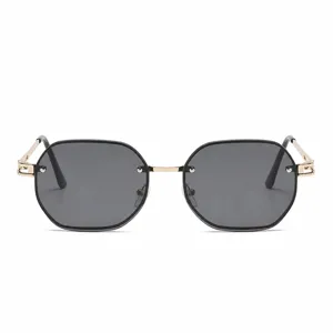 Lunettes de soleil polygonales sans monture pour femmes avec verres dégradés.