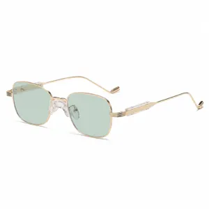 Lunettes de soleil carrées vintage pour femmes, monture métallique et verres vert clair.