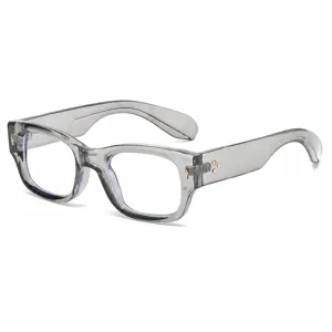 Modische dickgerahmte Blaulichtfilter Brille mit klaren Gläsern für Alltag und Streetstyle Look.