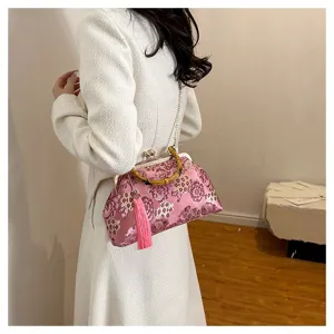 Elegante retro rosa Brokat Abendtasche mit Bambusgriff, Quaste und Kette für Damen.