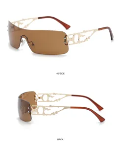 Detailansicht von Y2K Retro Steampunk Farbverlauf rimless Sonnenbrille mit Flammen Bügeln.
