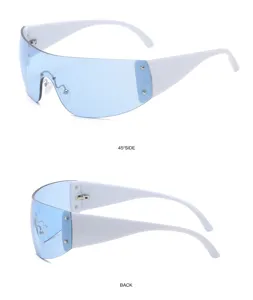Occhiali da sole oversize futuristici Y2K donna uomo, visiera azzurra design alla moda.