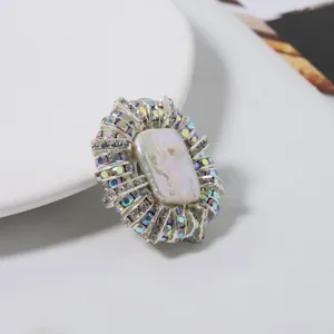 Élégante broche épingle en perle baroque et cristal pour femmes manteau de costume bijou