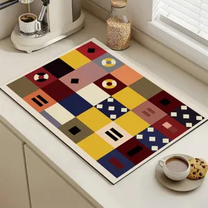 Detalle de esterilla de tierra de diatomeas geométrica, soporte para cafetera y mantel individual.
