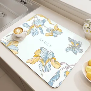 Tappetino scolapiatti in terra diatomacea con fiori freschi per cucina, assorbente e antiscivolo.