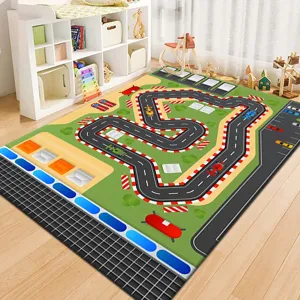 Detailansicht des Kinder Rennbahn Spielteppichs mit lebendigen Straßenmustern und weicher Textur.