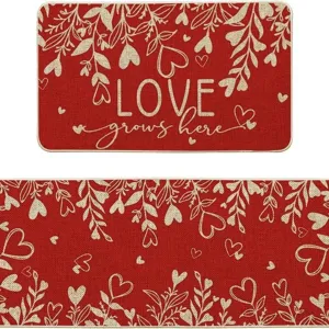 Dettaglio dei tappeti rossi per San Valentino con cuori e scritta Love grows here