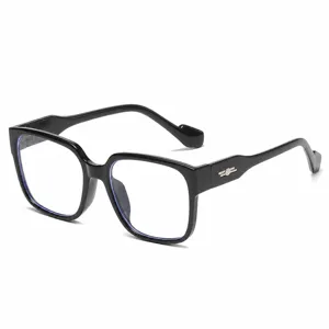 Gafas grandes cuadradas anti luz azul con montura negra elegante perfecta para uso diario