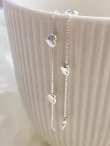 Pulsera de corazón de plata S925 detalle, cadena fina minimalista dulce con dijes bonitos.